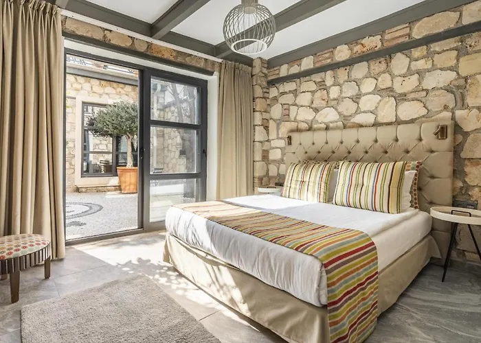 Charming Flat Near Hadrians Gate