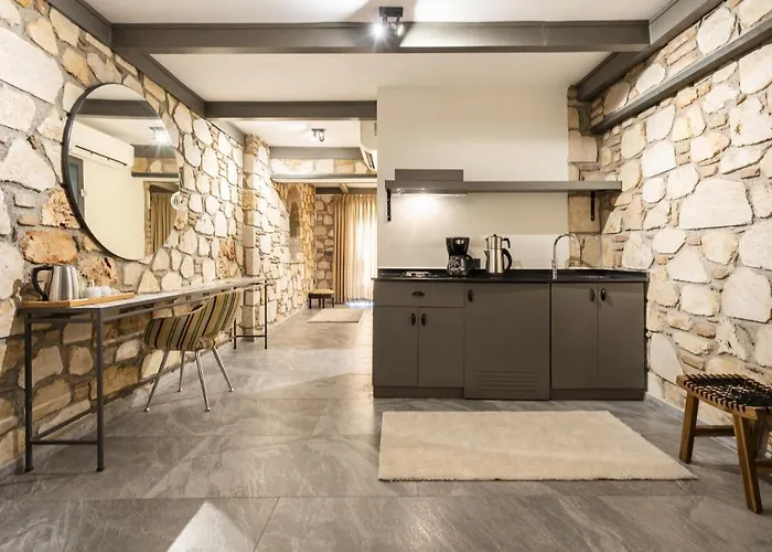 Charming Flat Near Hadrians Gate Анталья